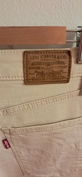 2 Pantalones Levis - Verde y Crema. 30€ los 2