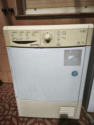 SECADORA INDEPENDIENTE Indesit CARGA FRONTAL 7 KG