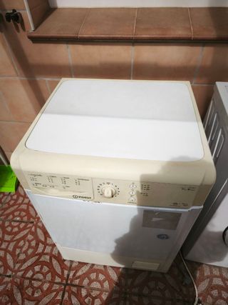 SECADORA INDEPENDIENTE Indesit CARGA FRONTAL 7 KG