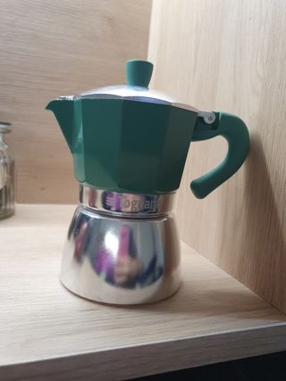 Cafetera italiana Tognana - de diseño. Color verde
