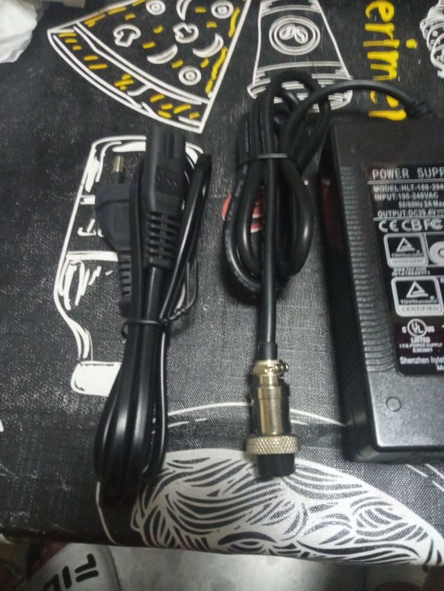 Cargador patinete eléctrico