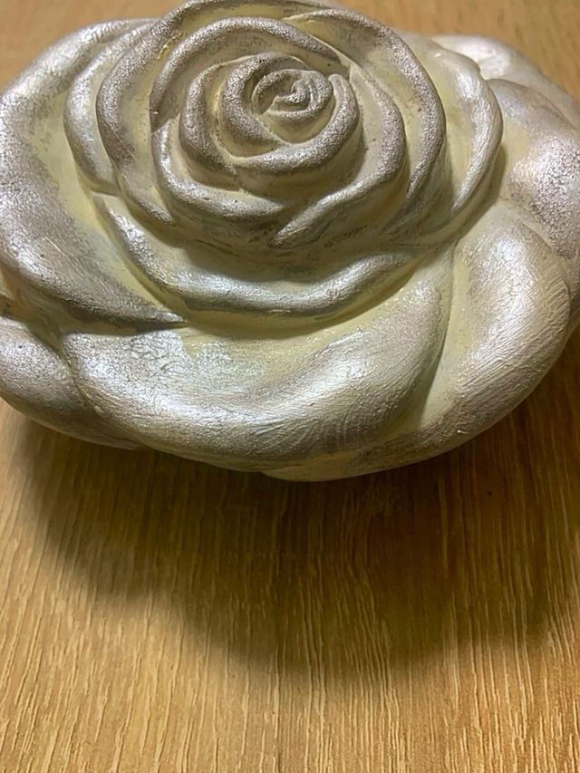 Rosa in ceramica - dipinta a mano 