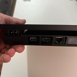 PS4 Slim 500GB - Como nueva + 7 juegos + Mando ps4