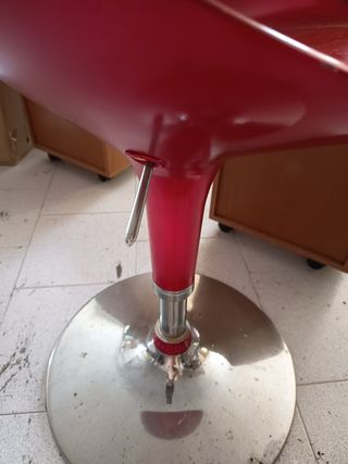 Banqueta roja giratoria hidráulica