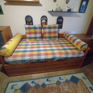 Cama nido infantil - multicolor, y alfombra