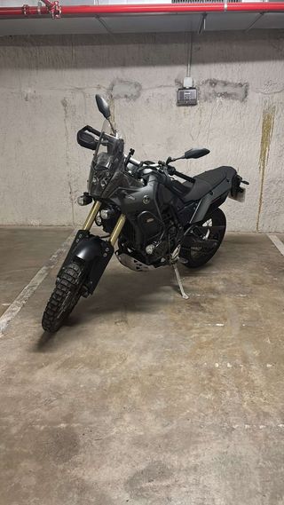 Yamaha Tenere 700 - Moto de aventura 2023 6000km