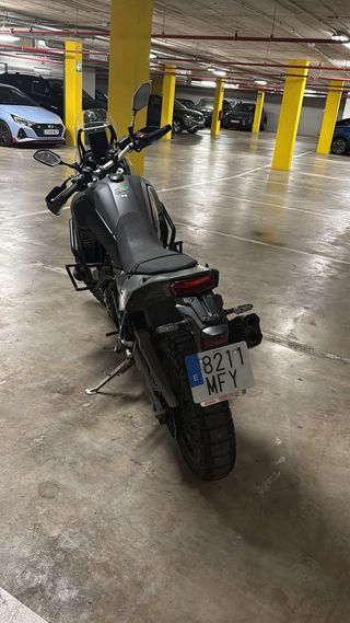 Yamaha Tenere 700 - Moto de aventura 2023 6000km