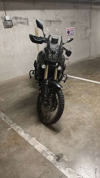 Yamaha Tenere 700 - Moto de aventura 2023 6000km