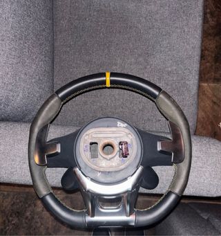 Volante Mercedes AMG - Piel alcantara.

