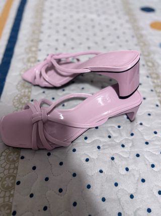 Sandalias Zara rosa tacón bajo
