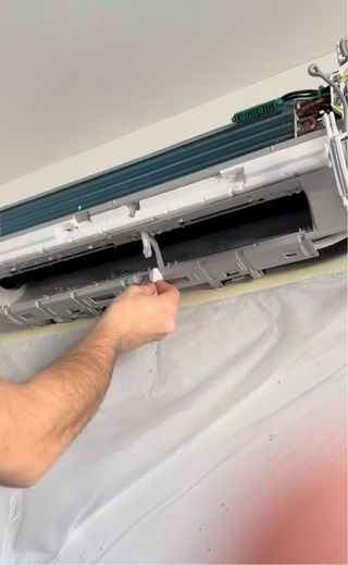 Limpieza profesional de aires acondicionados