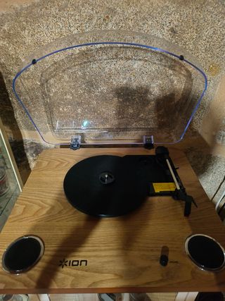 Tocadiscos ION marrón