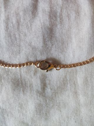 Crucifijo dorado con cadena y cierre - Nuevo