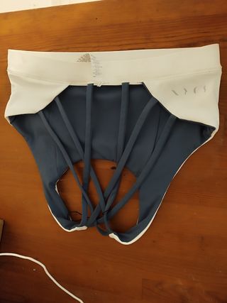 Top deportivo Born Living Yoga azul