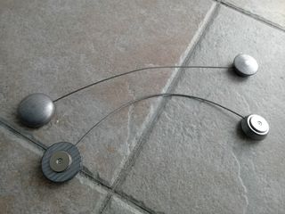 Tende beige e grigie con occhielli