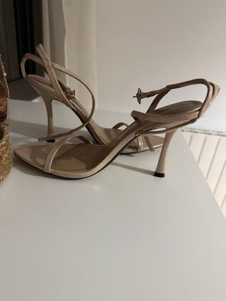 Sandalias tacón beige