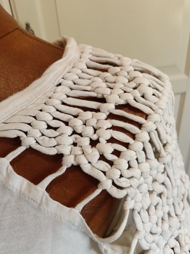 Camiseta blanca tejida