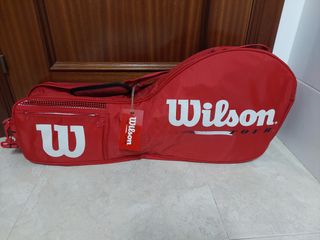 Raquetero marca WILSON de color rojo