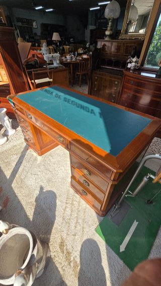 ESCRITORIO CLÁSICO DE MADERA