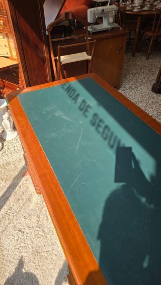 ESCRITORIO CLÁSICO DE MADERA
