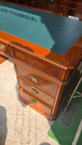 ESCRITORIO CLÁSICO DE MADERA