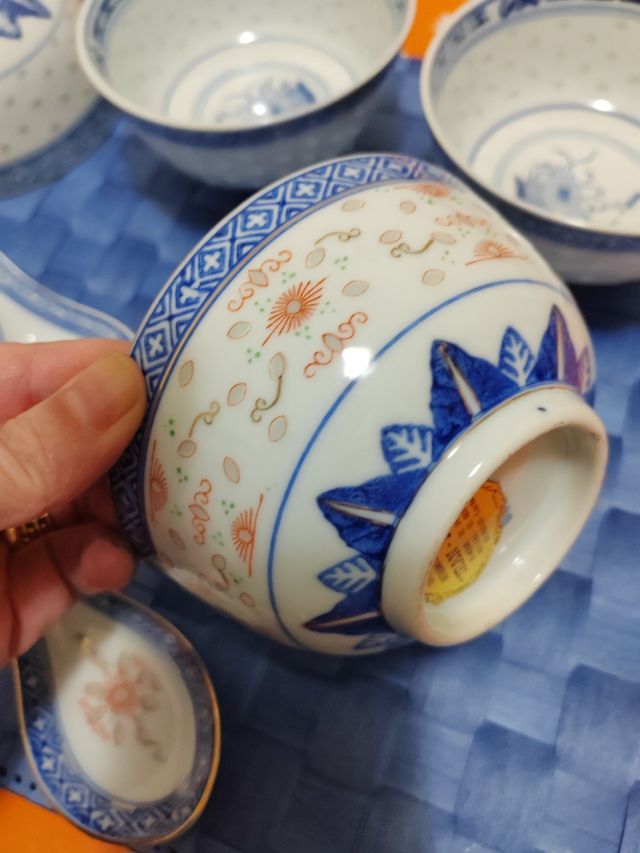 Set 4 Ciotole & 4 Cucchiai Porcellana