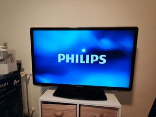 TV Philips Negra.42 pulgadas + Fire TV 4K + Mueble