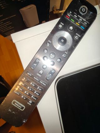 TV Philips Negra.42 pulgadas + Fire TV 4K + Mueble