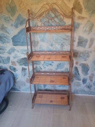 Estantería de forja y bambú