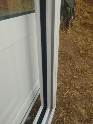 Ventanas perimetral RPT, climalit y mosquitera.