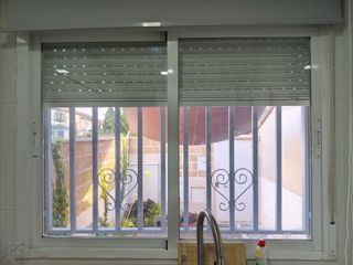 Ventana aluminio corredera con persiana