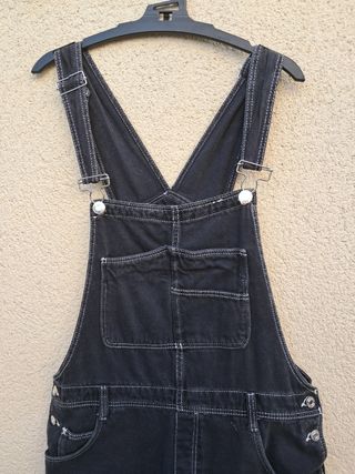 Peto vaquero Bershka negro corto de chica