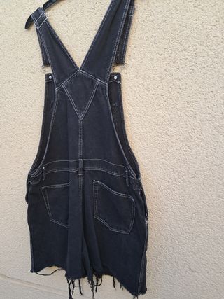 Peto vaquero Bershka negro corto de chica