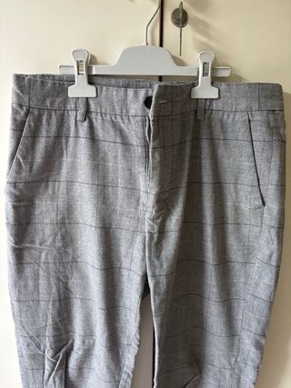 Pantalones grises a cuadros