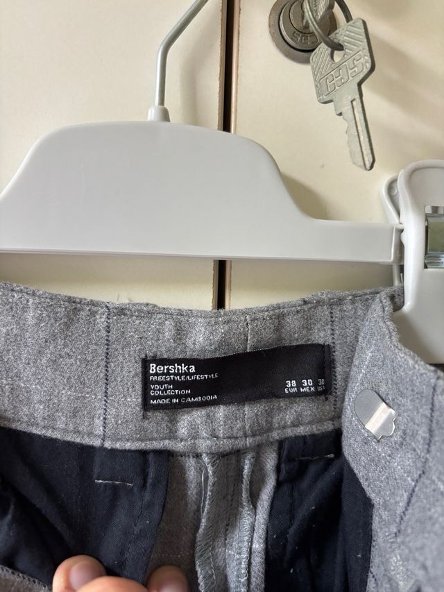 Pantalones grises a cuadros