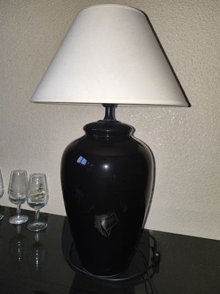 Lámpara mesa cerámica negra
Urgente!!