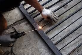 Todo tipo de soldaduras y montaje, puertas.