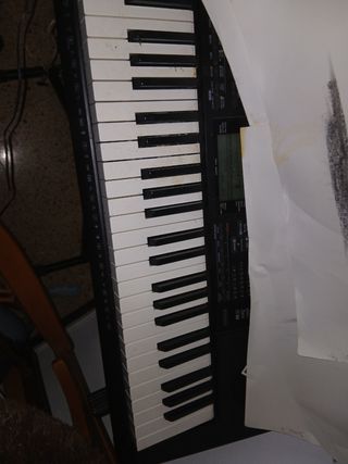 Teclado Casio con pie por separado