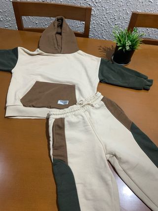 Chándal Zara niño beige-marrón

talla-5-6