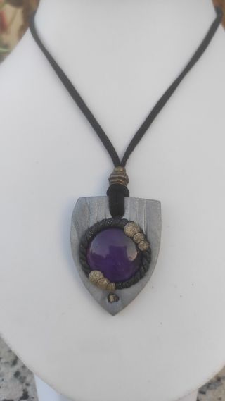 Colgante artesanal morado plata