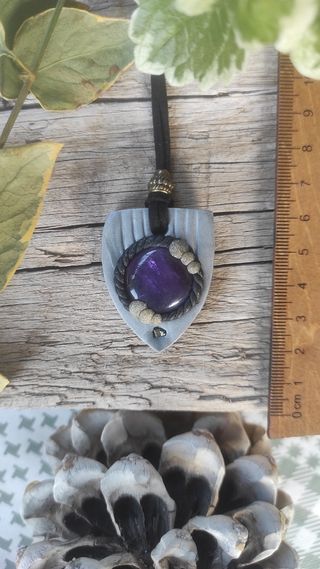 Colgante artesanal morado plata