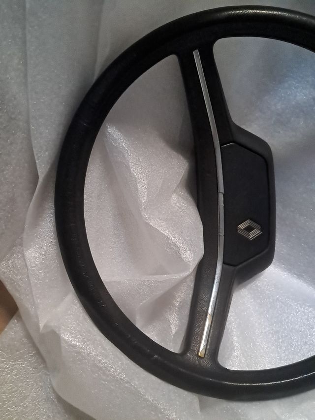 RENAULT  18. VOLANTE DE DIRECCION.