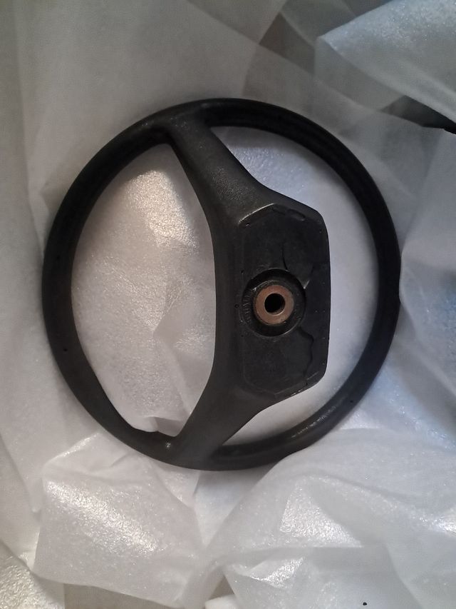 RENAULT  18. VOLANTE DE DIRECCION.