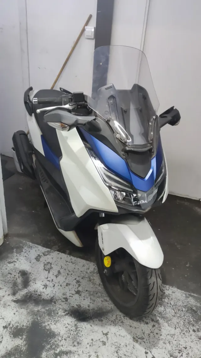 Honda Forza 125 - Scooter