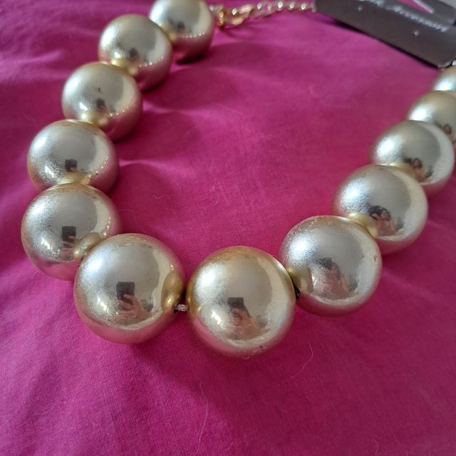 Collana dorata perle grandi