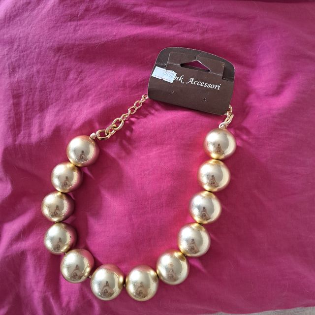 Collana dorata perle grandi