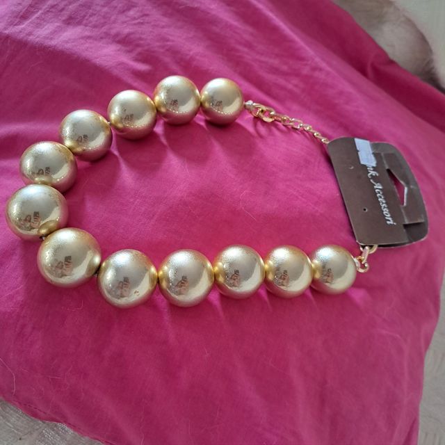 Collana dorata perle grandi