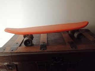 Monopatín vintage naranja