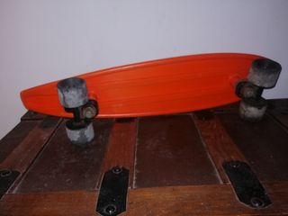 Monopatín vintage naranja