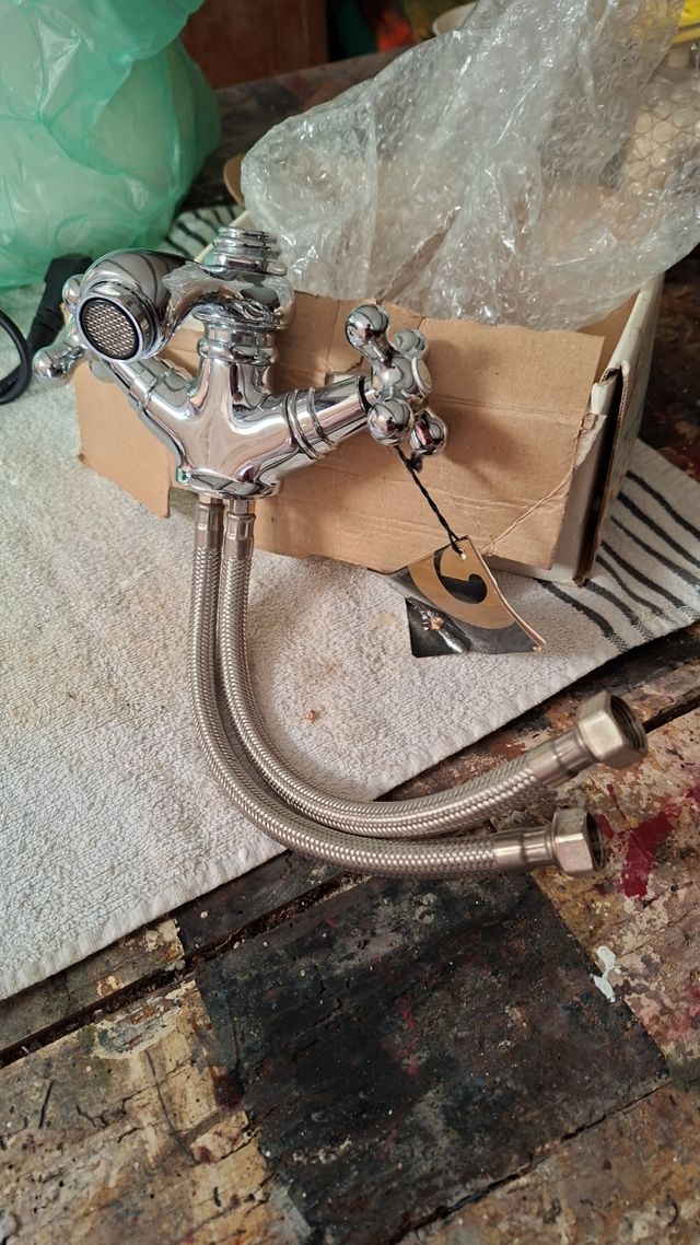 Grifo vintage metalico sin usar